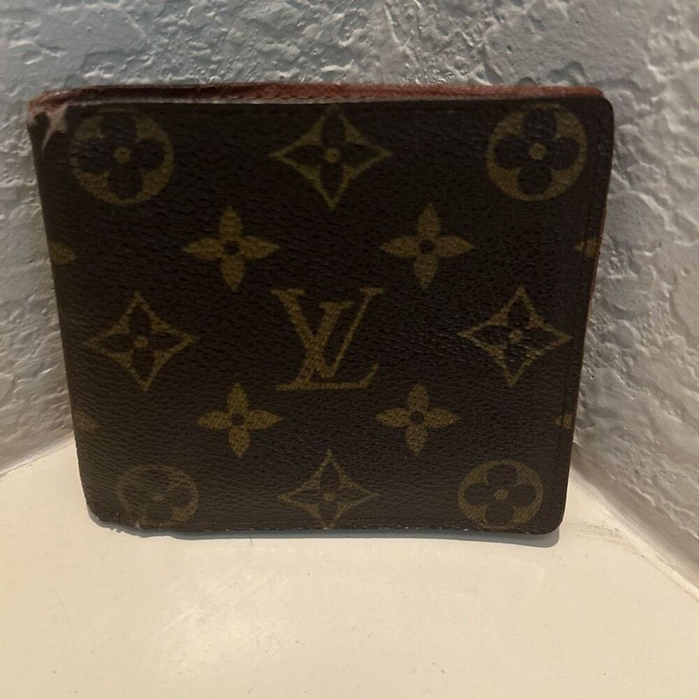 Louis Vuitton Men’s Bifold Wallet Brown Classic Monogram Print Cardholder